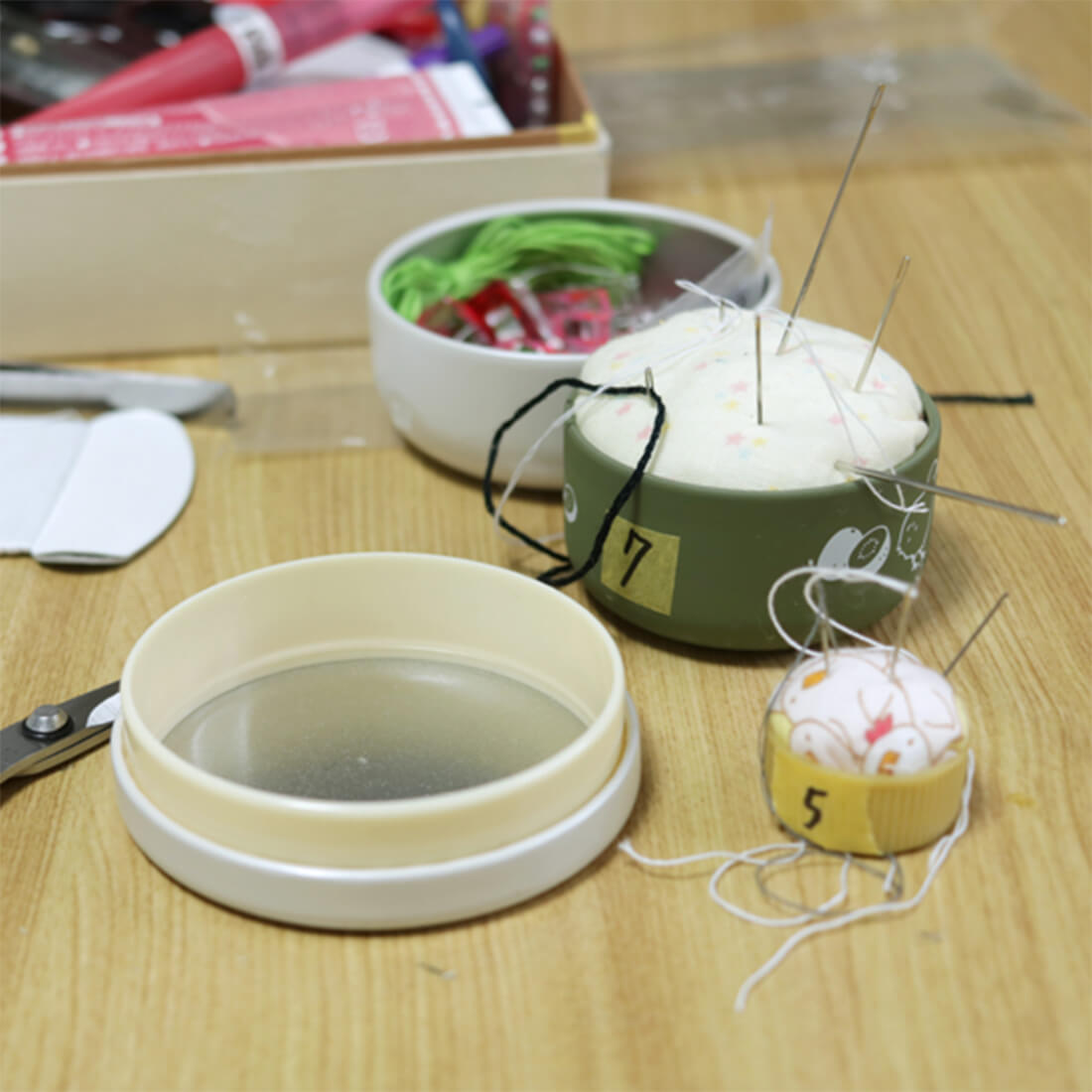 針の太さの号数で分けた針山